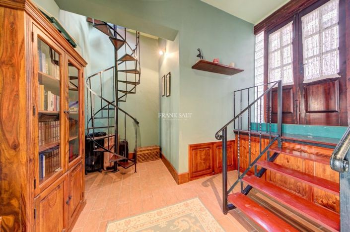 Image No.29-3 Bed Property for sale