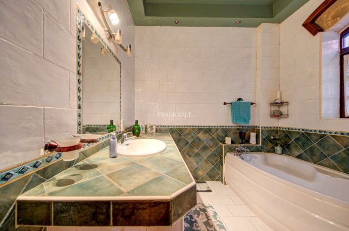 Image No.32-3 Bed Property for sale