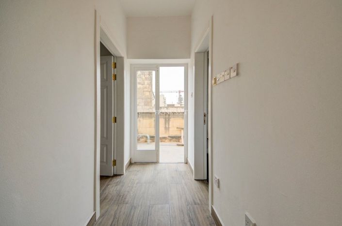 Image No.8-Propriété de 4 chambres à vendre à Sliema