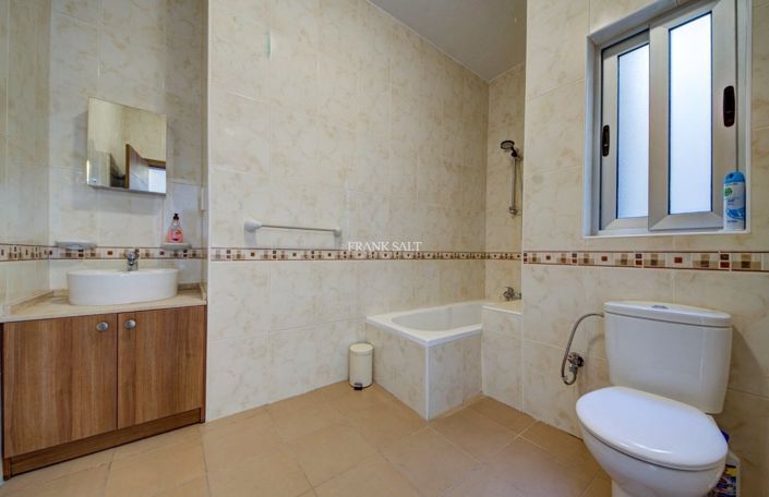Image No.11-2 Bed Property for sale
