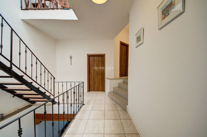 Image No.12-2 Bed Property for sale