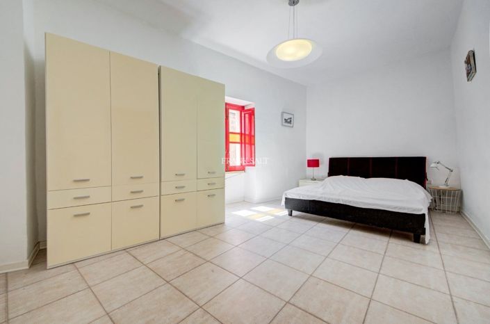 Image No.20-2 Bed Property for sale