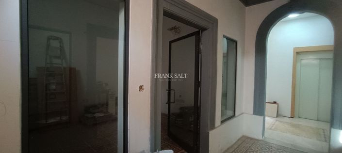 Image No.3-5 Bed Property for sale