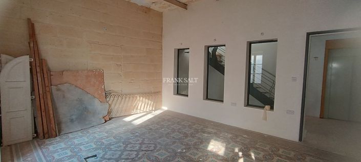 Image No.6-5 Bed Property for sale