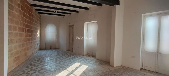 Image No.9-5 Bed Property for sale