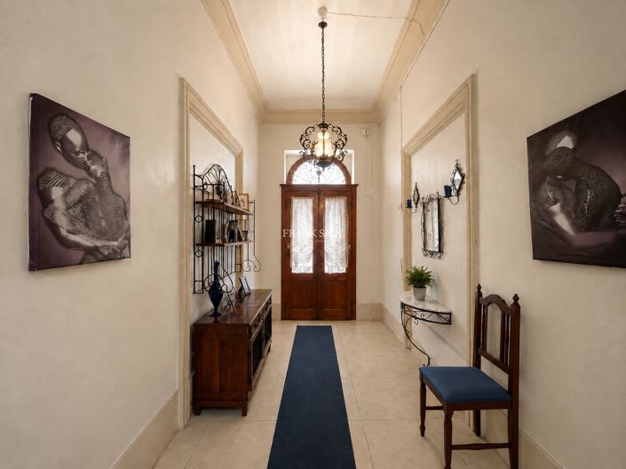 Image No.3-3 Bed Property for sale