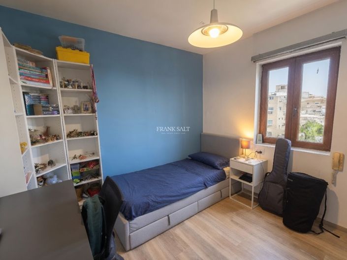 Image No.10-4 Bed Property for sale