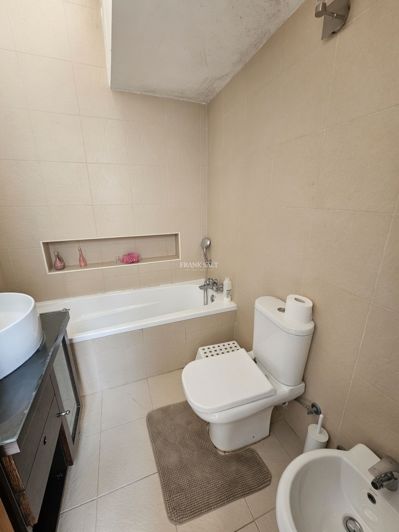 Image No.12-4 Bed Property for sale