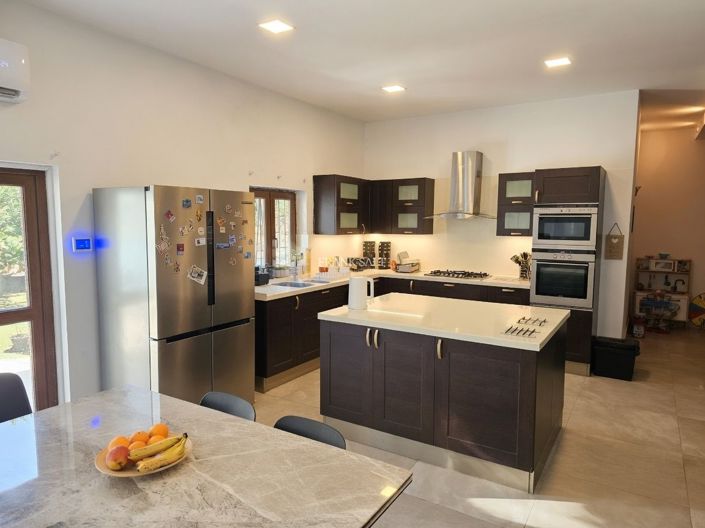 Image No.5-4 Bed Property for sale