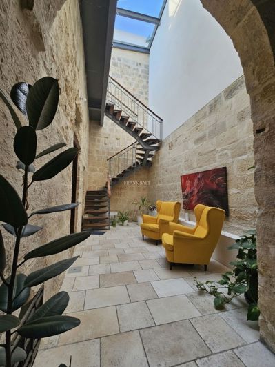 Image No.7-4 Bed Property for sale