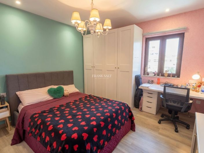 Image No.9-4 Bed Property for sale