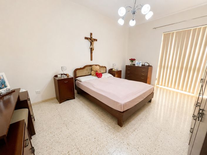 Image No.10-3 Bed Property for sale