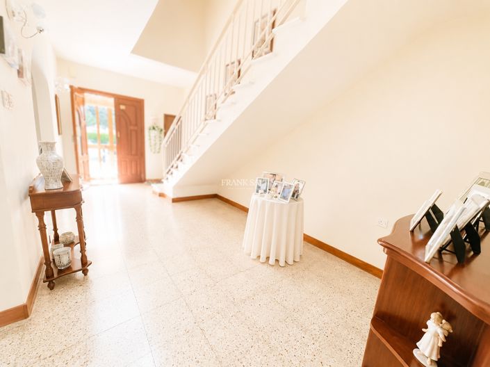 Image No.3-3 Bed Property for sale