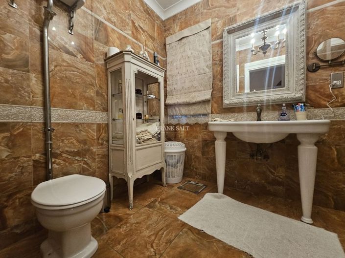 Image No.17-3 Bed Property for sale