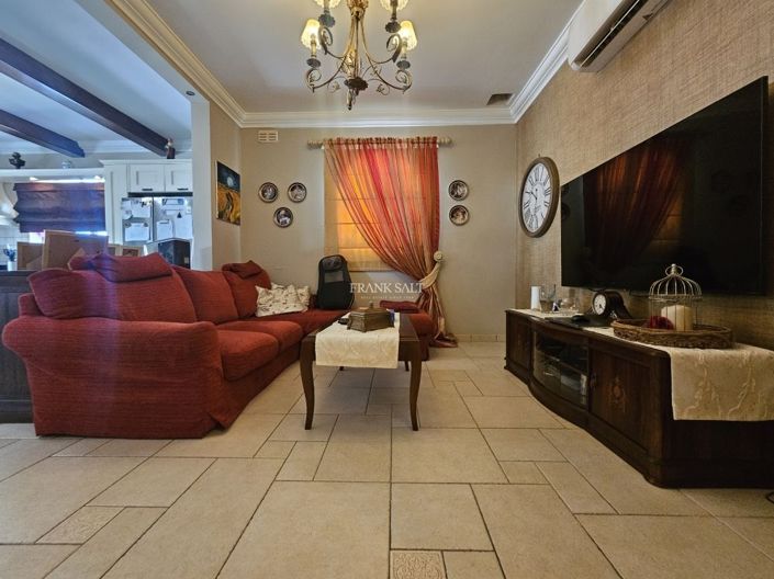 Image No.6-3 Bed Property for sale