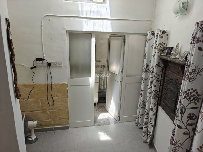 Image No.7-2 Bed Property for sale