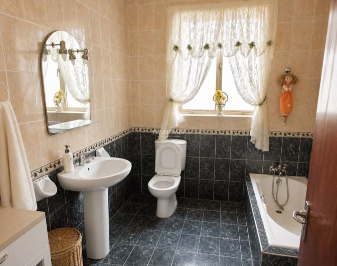 Image No.6-3 Bed Property for sale