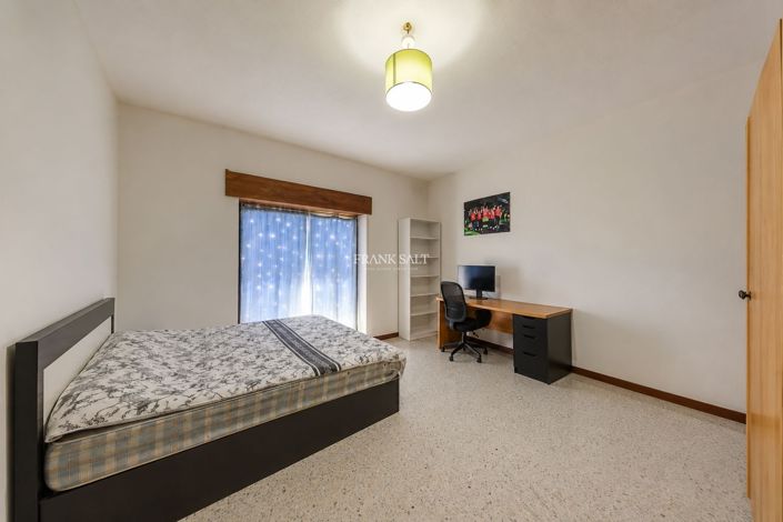 Image No.4-Propriété de 4 chambres à vendre à Marsaskala