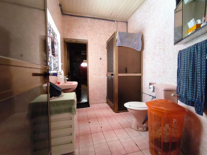 Image No.11-4 Bed Property for sale