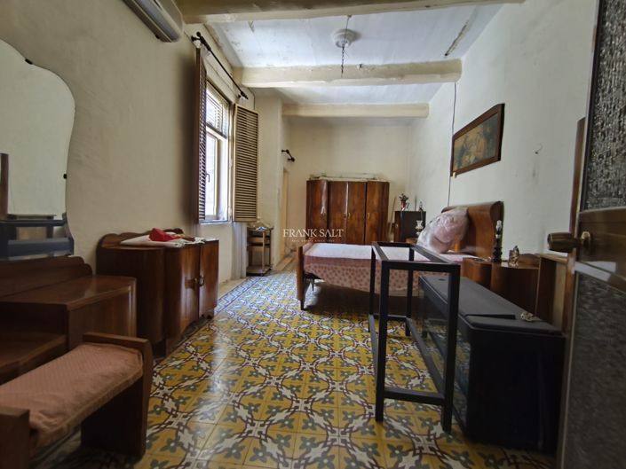 Image No.18-4 Bed Property for sale