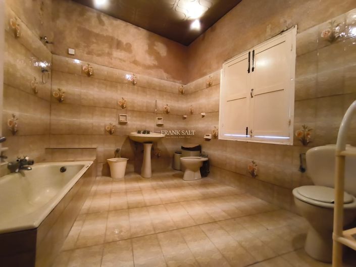 Image No.19-4 Bed Property for sale