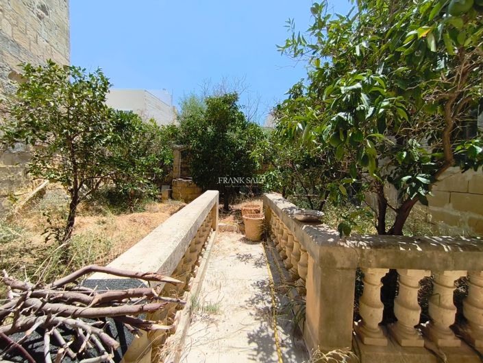 Image No.2-4 Bed Property for sale