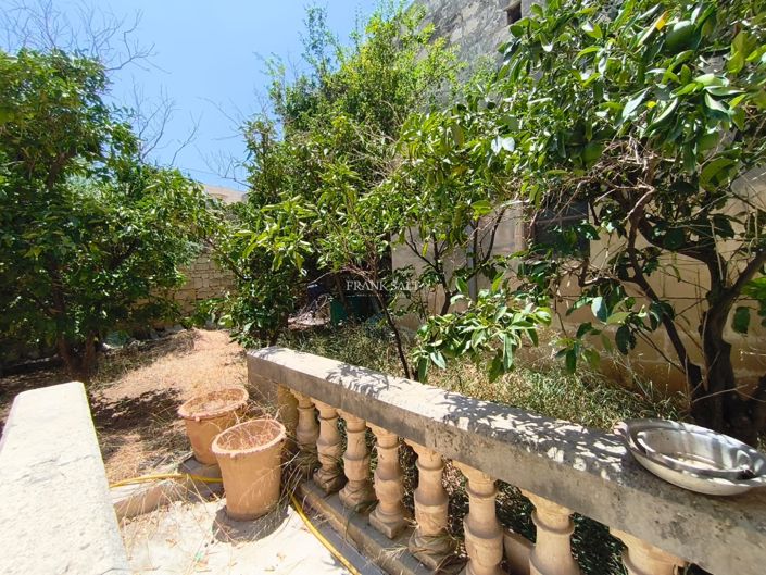 Image No.4-4 Bed Property for sale
