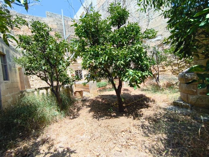 Image No.6-4 Bed Property for sale