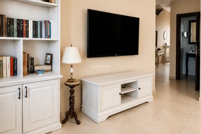 Image No.5-3 Bed Property for sale