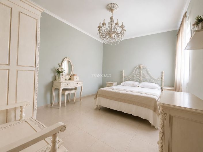 Image No.6-3 Bed Property for sale