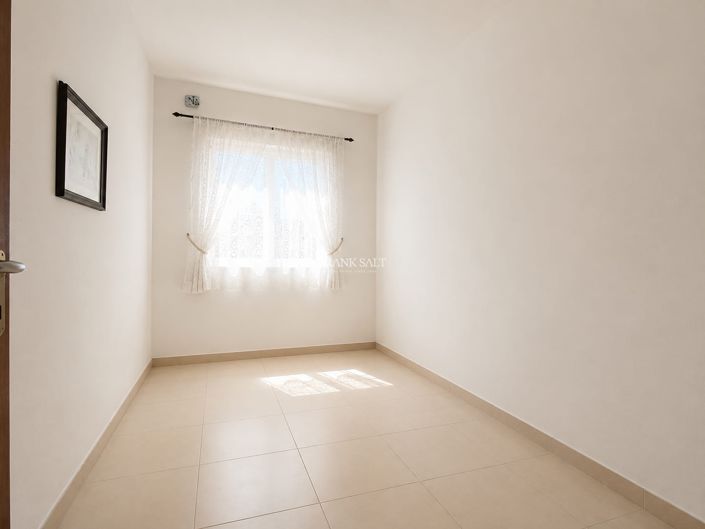 Image No.8-3 Bed Property for sale