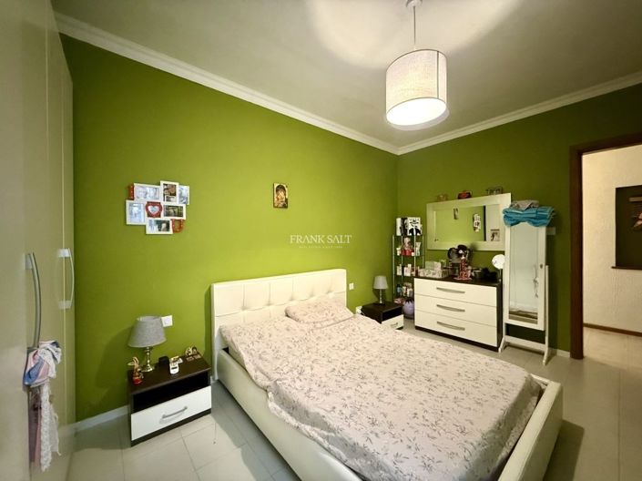 Image No.5-3 Bed Property for sale