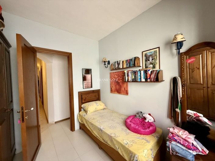 Image No.9-3 Bed Property for sale