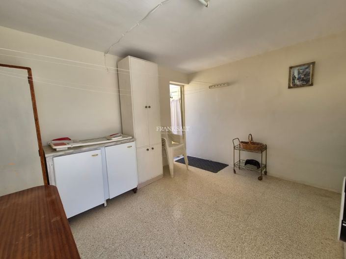 Image No.3-3 Bed Property for sale