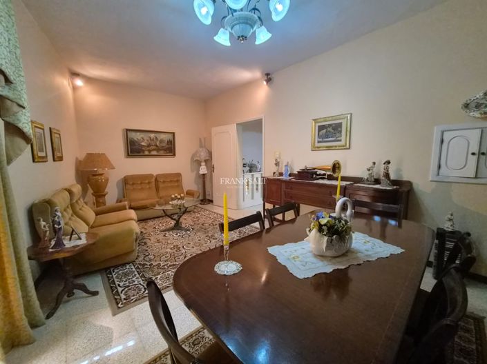 Image No.7-3 Bed Property for sale