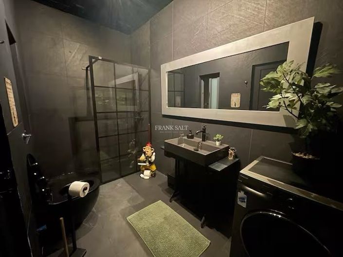 Image No.12-2 Bed Property for sale
