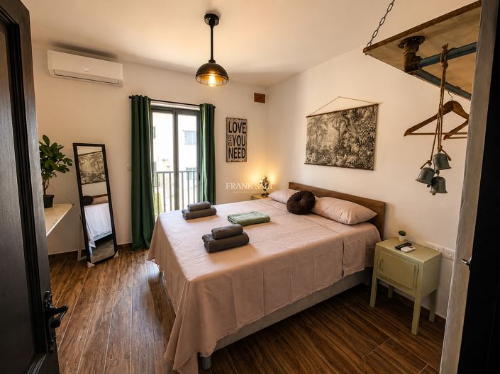 Image No.21-2 Bed Property for sale