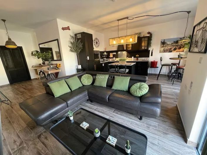 Image No.8-2 Bed Property for sale