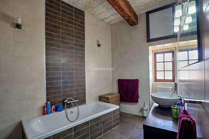 Image No.7-3 Bed Property for sale