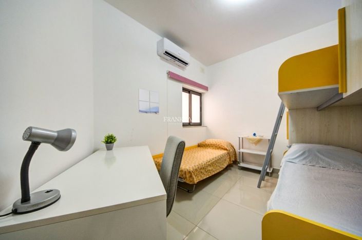 Image No.11-2 Bed Property for sale
