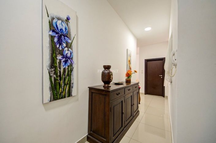Image No.13-2 Bed Property for sale
