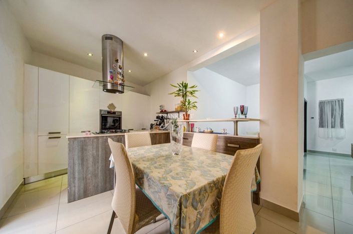 Image No.3-2 Bed Property for sale