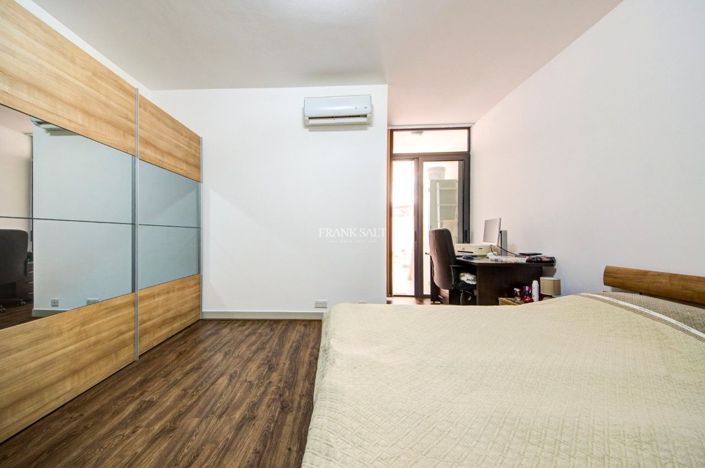 Image No.8-2 Bed Property for sale