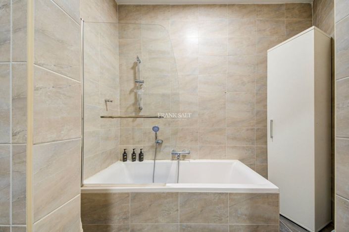 Image No.10-2 Bed Property for sale