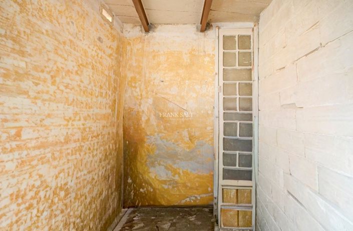 Image No.11-1 Bed Property for sale