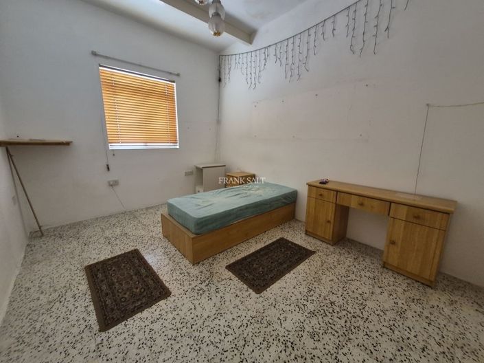 Image No.3-3 Bed Property for sale