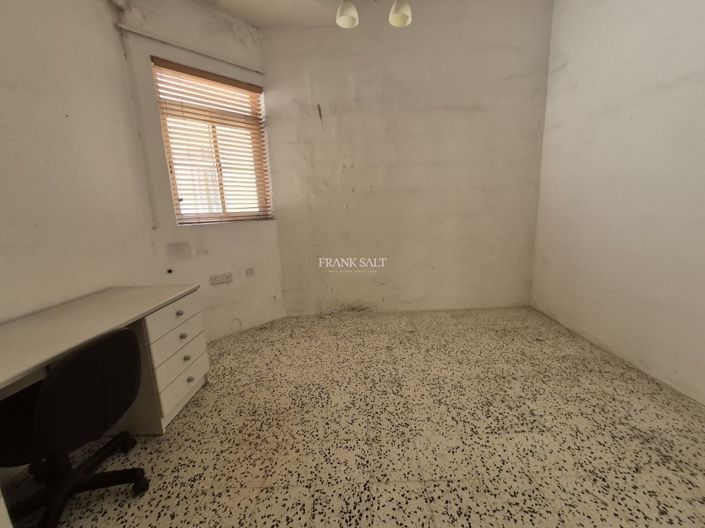 Image No.5-3 Bed Property for sale