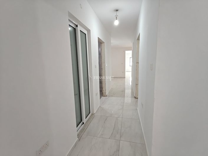 Image No.12-3 Bed Property for sale