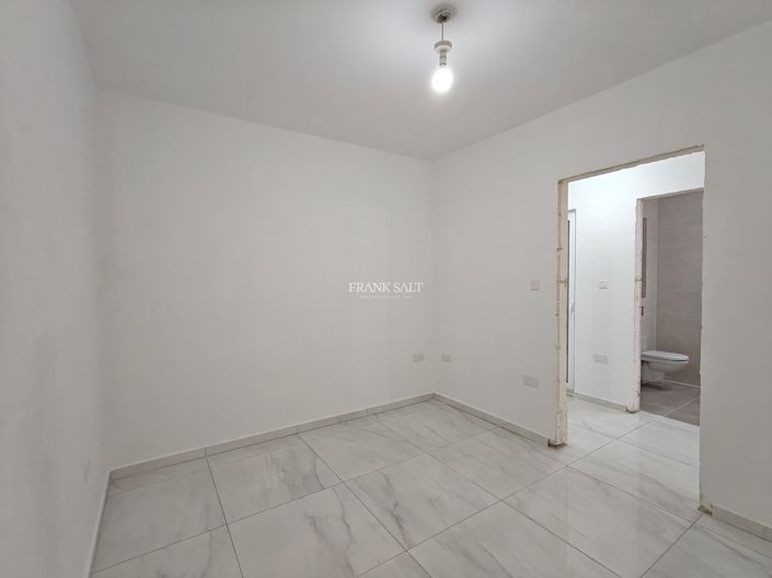Image No.13-3 Bed Property for sale