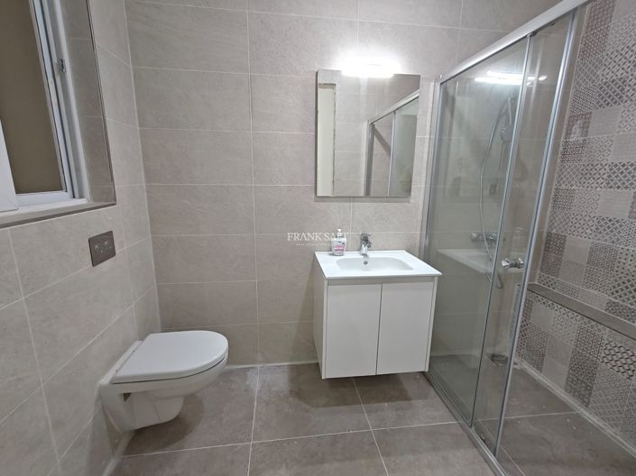 Image No.15-3 Bed Property for sale